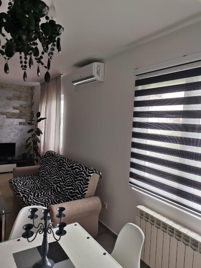 Airport Apartments Belgrado Quarto foto