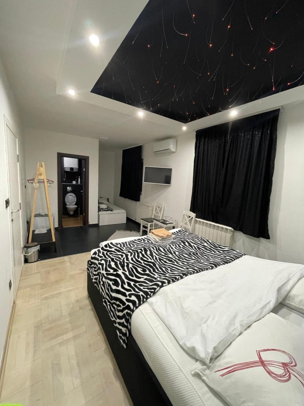 Airport Apartments Belgrado Quarto foto