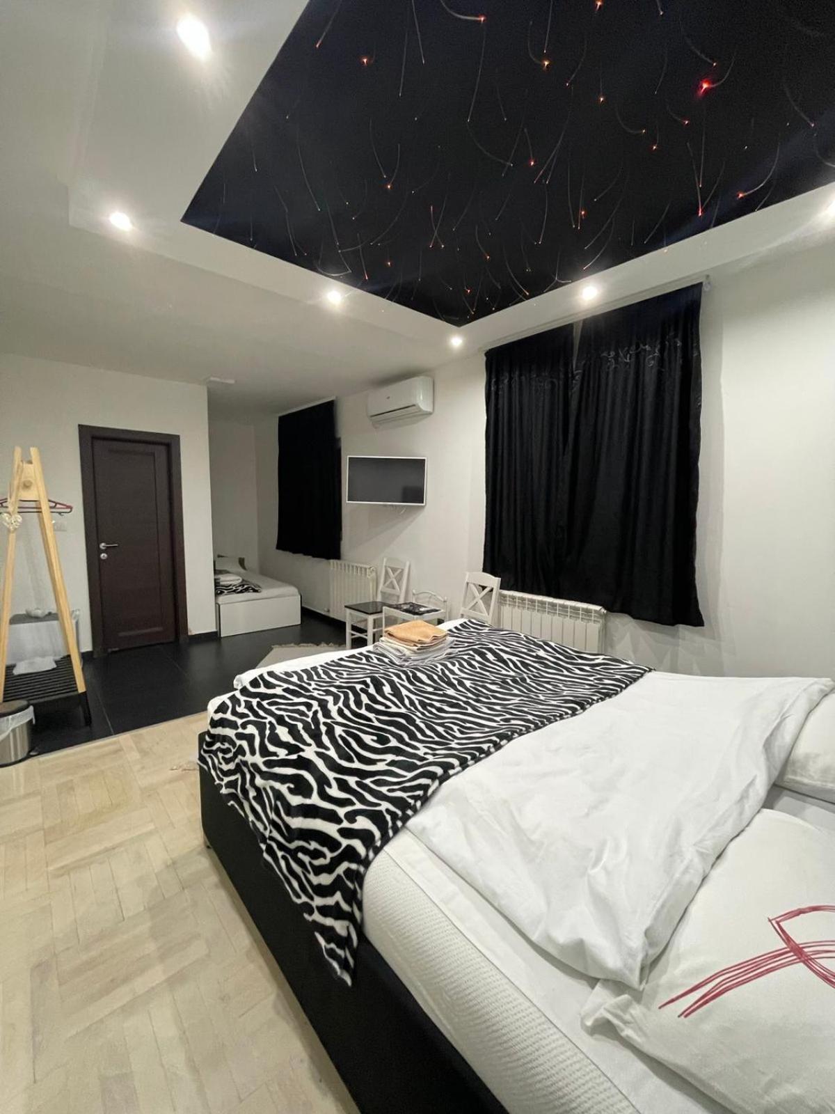 Airport Apartments Belgrado Quarto foto