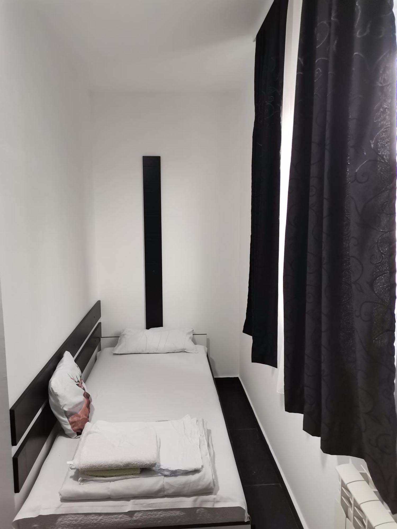 Airport Apartments Belgrado Quarto foto